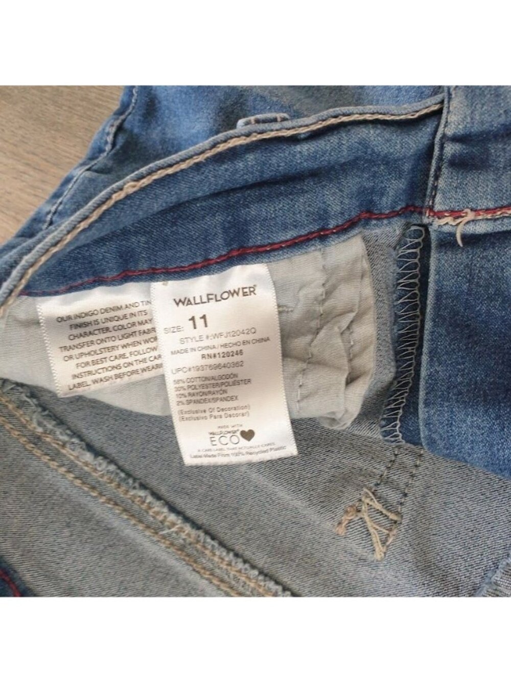 Wallflower Womens Irresistible High Rise Cuffed Denim Bermuda Shorts Size 11 - Picture 5 of 9